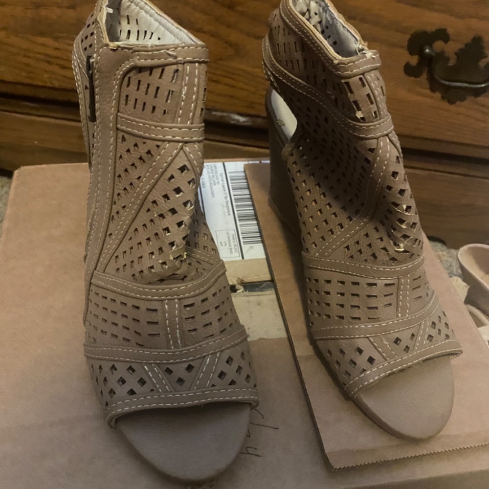 Shoes - Picture 7 of 16
